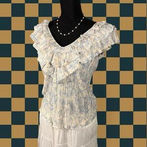 ❤️Elegant White and Blue Floral Express V neck Ruffled Top/Blouse❤️